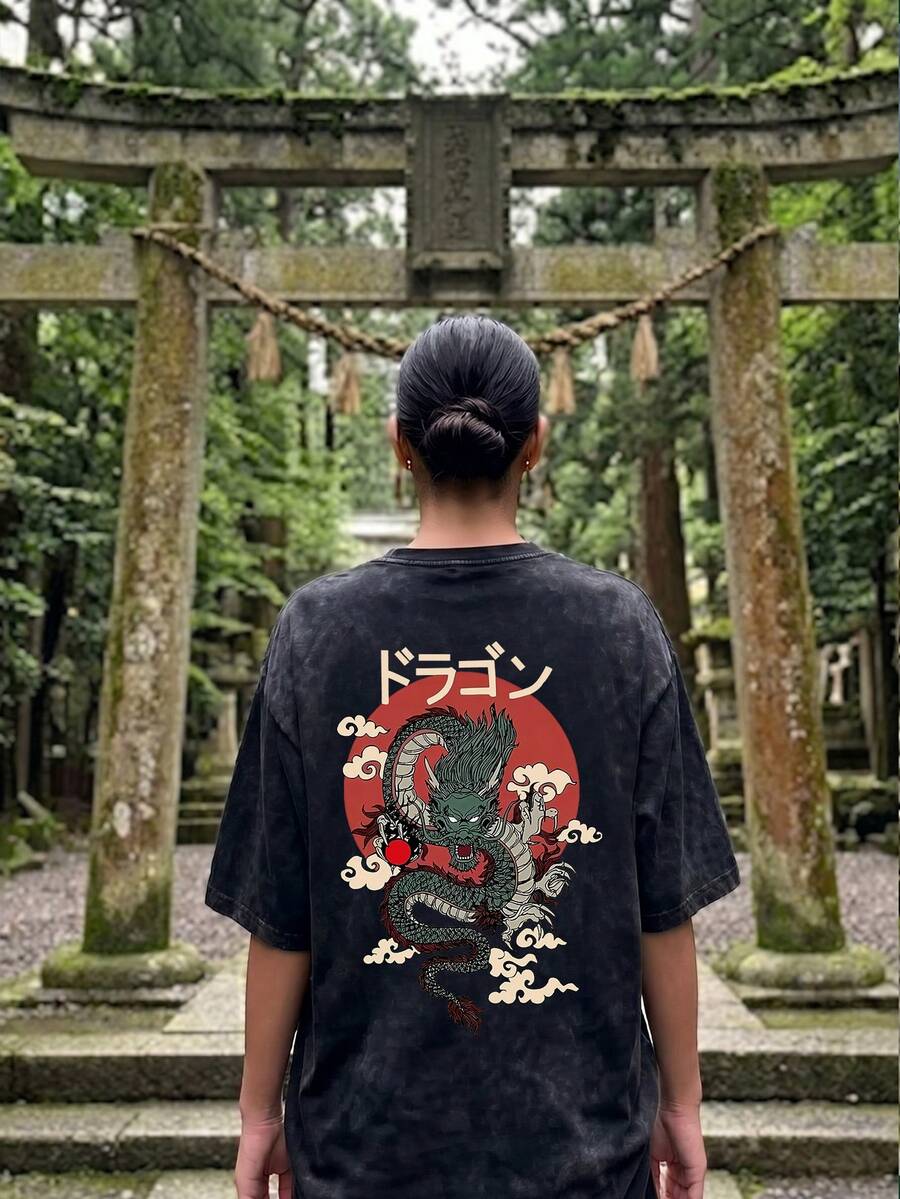 舒适酸洗T恤，适合青少年女孩，常规版型，街头风，饰有日式龙纹和汉字印花，柔软复古水洗质感，休闲黑色夏季款