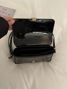Bolso de hombro cuadrado acolchado de unicolor clásico para mujer, bolso de maquillaje de PU retro con correa ajustable, cartera cuadrada, adecuado para uso al aire libre - Negro - Ver 5