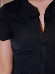 Vestido Casual con Detalle de Rayas Verticales, Manga Corta y Diseño Corto, Perfecto para Look de Otoño y Eventos Sociales - Negro - Ver 4