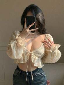 Blusa de encaje calado en beige, de moda para el Día de San Valentín, boda, fiesta, festival de música, vacaciones de playa casual.Crop top corto con diseño de nudo delantero, camisa ajustada para mujer, primavera/verano - Beis - Ver 1