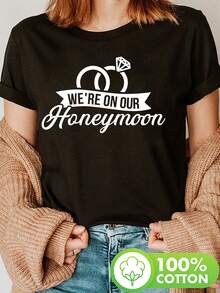 We're On Our Honeymoon Gift 2 Print T-Shirt, Short Sleeve Crew Neck Casual Top For Summer And Spring, Women's Clothing - 黑色 - 查看 1