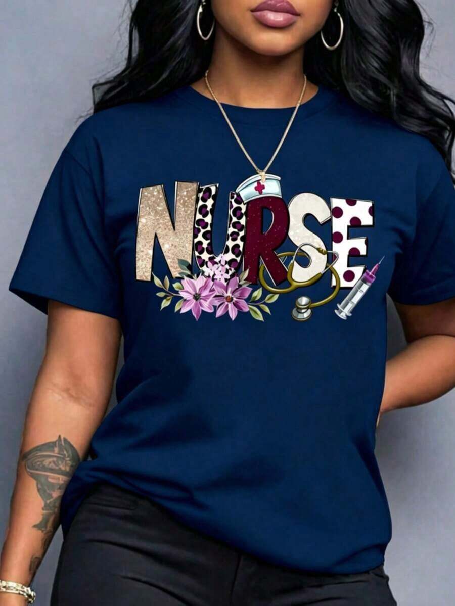 Camiseta de Mujer con Estampado de Enfermera - Diseño Temático, Manga Corta, Cuello Redondo, Corte Holgado, Transpirable y Lavable a Máquina, en un Brillante Azul Turquesa con Patrones de Estetoscopio y Jeringa, un Divertido Atuendo de Enfermería Adecuado para Uso Casual en Primavera, Verano y Otoño, Ideal para el Día de la Enfermera y Ropa de Trabajo Diaria. - Azul Marino - Ver 1