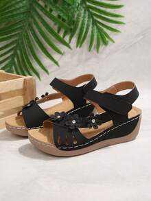 Sandalias de cuña cómodas de talla grande para verano 2026, con decoración floral, suela gruesa, cierre de gancho y bucle, y punta abierta para playa - Negro - Ver 3