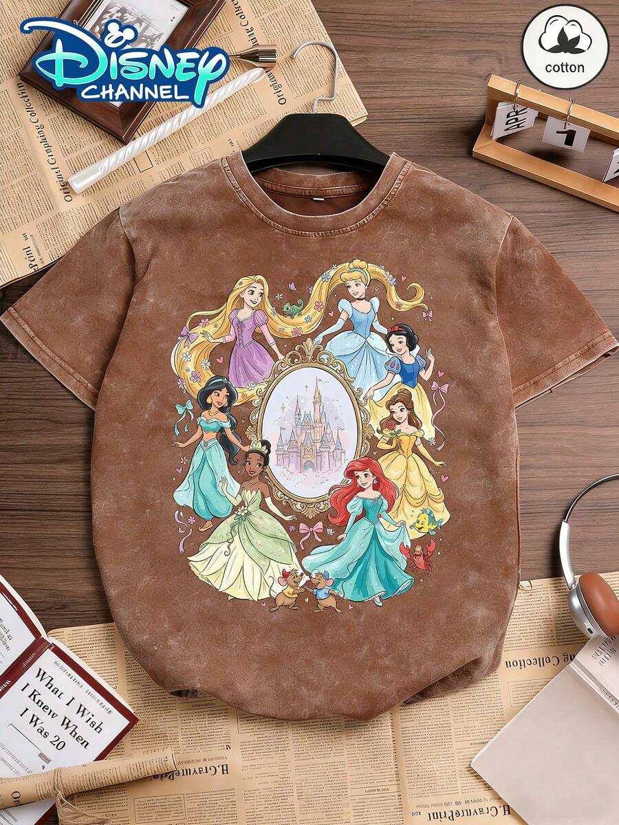 Disney Official Authorization | 100% Washed Cotton Vintage Short-Sleeve T-Shirt. Printed With Patterns Of Rapunzel, Cinderella, Snow White, Jasmine, Belle, Tiana And Ariel. Adopting A Unisex Loose-Fit Design, It Is Suitable For Disney Fans Of All Ages And An Ideal Choice For Vacations, Outings And Daily Casual Wear. - màu nâu - Xem 1