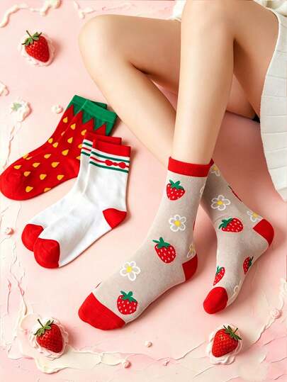 3 đôi tất nữ dài đến bắp chân, ngẫu nhiên, họa tiết dâu tây, hoa cúc, nơ jacquard, đỏ, trắng và kaki, màu sắc tươi tắn, mùa xuân hè. Chất liệu cotton chải kỹ mỏng, thấm hút mồ hôi, thoáng khí, thân thiện với da, kháng mùi, phong cách Nhật Bản dịu dàng, dễ thương và ngọt ngào, tất cotton thường ngày đa năng, phù hợp cho học sinh đi làm hàng ngày, ở nhà và chơi thể thao.