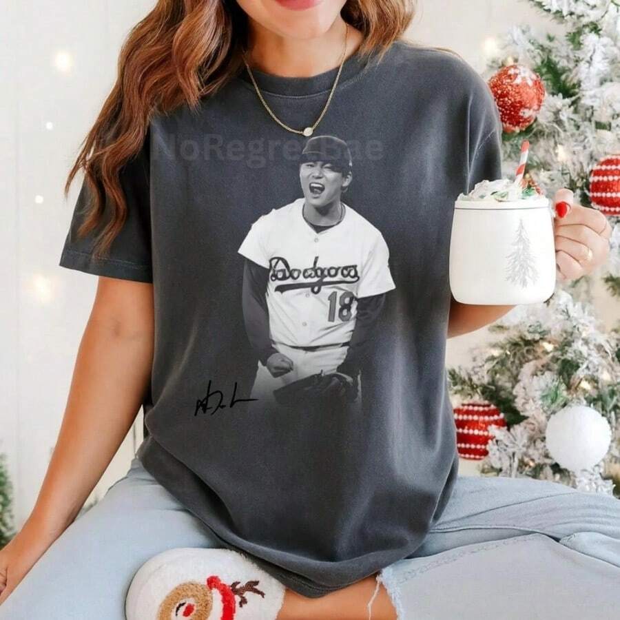 Vintage Yoshinobu Yamamoto Colors Shirt Gift For Woman And Man Unisex T-Shirt - màu đen - Xem 1