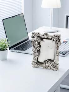 1/2 khung ảnh mạ bạc cao cấp, kiểu dáng cổ điển Baroque, chất liệu nhựa bền với lớp phủ bóng như gương, thiết kế hoa văn uốn lượn tinh xảo, có thể để bàn, lý tưởng cho trang trí nhà cửa, quà tặng đám cưới và các dịp lễ kỷ niệm quanh năm. - Nhiều màu - Xem 6
