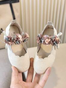 1 Pair Girls' Soft Sole Breathable Non-Slip Patent Leather Floral Hook And Loop Princess Shoes, Suitable For 1-6 Years Old School, Dance, Performance - Beige - View 5