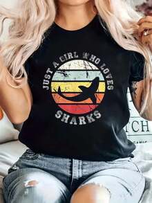 A Women'S T-Shirt Featuring A Print Of A Shark, Designed In Black With A Casual Crew Neck And Short Sleeves. It Includes A Shark Graphic And Colorful Stripes, Made From A Soft Material With Medium Stretch - 黑色 - 查看 1