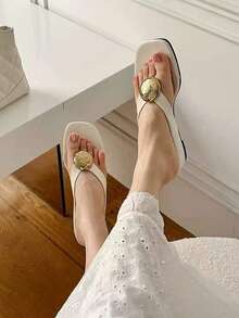 Sandal Jepit Putih Elegan Gaya Prancis untuk Wanita, Desain Gesper Bulat Logam, Sandal Kasual Lembut dan Anti Selip - Putih - View 2