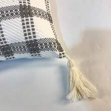 1個現代簡約灰白格紋時尚抱枕套（不含枕芯），可水洗方形編織枕套，柔軟親膚家居裝飾枕套，適用於臥室、窗台、民宿裝飾，方形靠墊裝飾枕套，四角白色流蘇裝飾沙發枕套，側面隱形拉鍊，客廳臥室軟裝飾，四季通用家居裝飾，節日禮物 - 灰白 - 查看 3