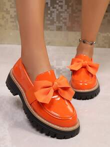 Nuevos mocasines con suela gruesa y brillante en color naranja vibrante, estilo uniforme escolar británico de zapatos pequeños de cuero, zapatillas slip-on con plataforma para mujer, zapatos versátiles para el uso diario y antideslizantes - Naranja - Ver 4