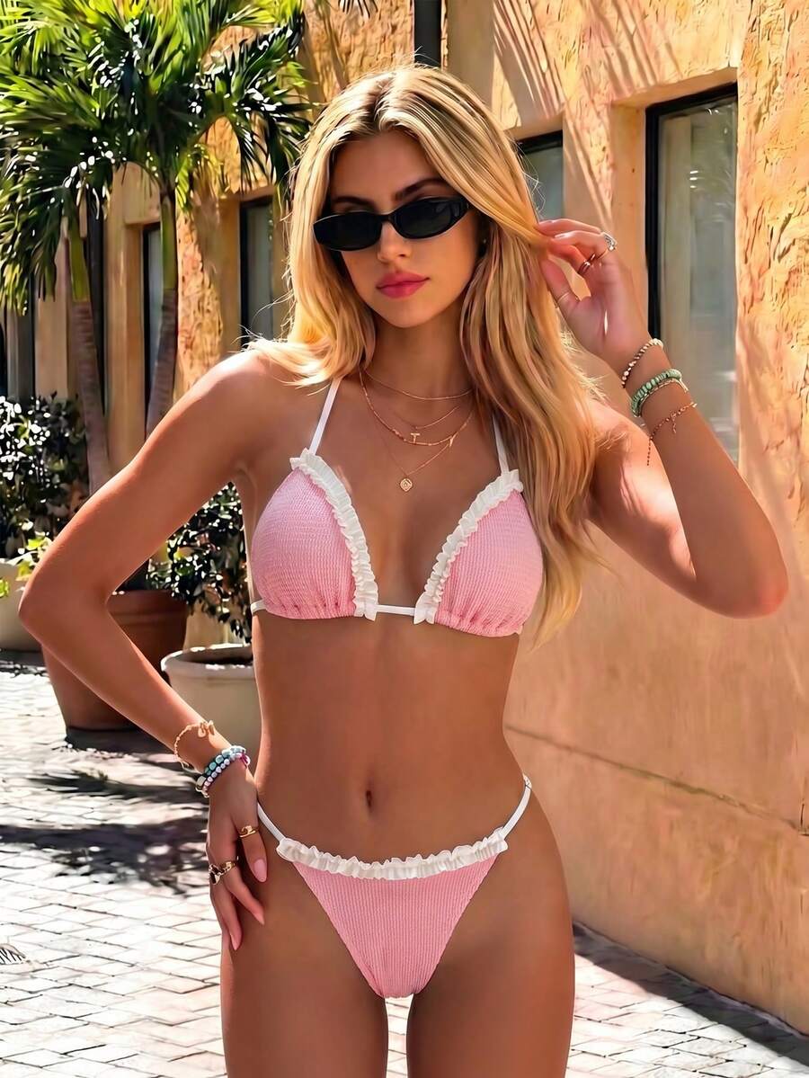 Bộ đồ bơi hai mảnh màu hồng và trắng độc quyền của Sweet Girl, viền bèo nhún tương phản, chất liệu co giãn cao, ôm sát, hoàn hảo cho bãi biển, khu nghỉ dưỡng và kỳ nghỉ spa. - Hồng - Xem 1