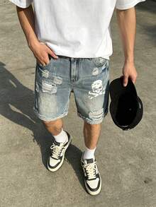 Pantalones cortos de mezclilla desgastados con estilo de vacaciones para hombres, pantalones cortos sueltos lavados con estampado de calavera, pantalones de estilo urbano para Coachella - Azul lavado medio - Ver 1