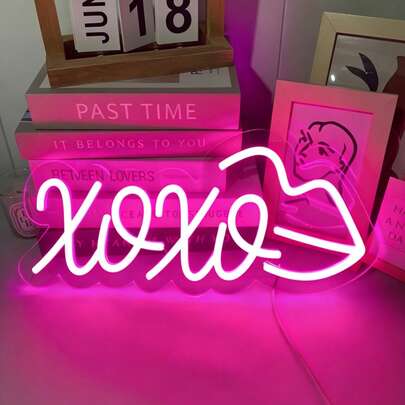 Đèn neon XOXO, đèn LED chạy bằng USB có thể điều chỉnh độ sáng, quà tặng/đèn ngủ cho các cặp đôi, và đồ trang trí cho các bữa tiệc, quán bar, câu lạc bộ và vũ trường.