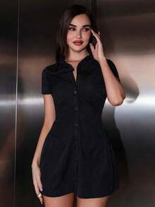 Vestido Casual con Detalle de Rayas Verticales, Manga Corta y Diseño Corto, Perfecto para Look de Otoño y Eventos Sociales - Negro - Ver 1
