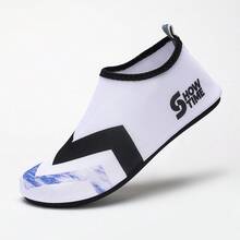 新款时尚独特白色几何拼接“SHOW TIME”水鞋。采用速干透气亲肤弹性面料,搭配防滑耐磨橡胶鞋底。适合户外溪流、海滩、游泳池及居家穿着。也适合瑜伽、健美操、健身及日常休闲穿着。多功能凉鞋,适合日常穿着。 - 白色 - 查看 12