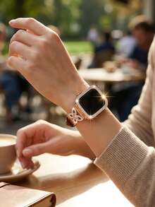 二合一兼容苹果手表表带和表壳（40mm、41mm、42mm、44mm、45mm、46mm、49mm），皮革表带饰有闪亮水钻蝴蝶，双排水钻装饰，防震PC表壳，兼容苹果手表Ultra/11/10/9/8/7/6/5/4/SE系列表带和表壳，优雅时尚的女士Bing智能手表表带保护壳。 - 棕色蝴蝶錶帶佐玫瑰金錶殼 - 查看 2