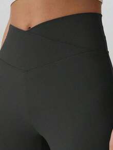 Pantalones ajustados acampanados para mujer, color negro sólido, talle alto con diseño cruzado, efecto levantador de glúteos, tejido elástico y transpirable, ideal para yoga, gimnasio, entrenamiento, actividades deportivas y uso diario en primavera-verano - Gris Oscuro - Ver 4