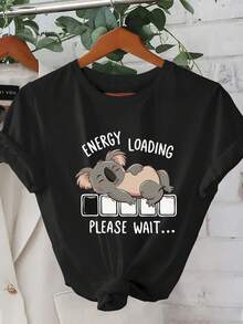 Camiseta gráfica rosa "carga de energía" de mujer - Casual, manga corta, cuello redondo, camiseta de verano con Koala y diseño de batería, lavable en máquina, perfecto para salidas y deportes casuales, camiseta de desgaste casual - Negro - Ver 2