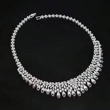 Bộ trang sức 4 món gồm dây chuyền, bông tai, vòng tay và nhẫn màu trắng đính đá Cubic Zirconia, mặt dây chuyền tua rua. Bộ trang sức cao cấp. Thích hợp cho nữ giới, dự tiệc tối, đám cưới, quà tặng ngày Valentine. - trắng - Xem 3