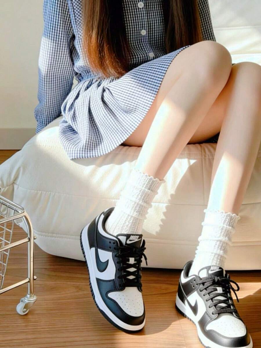 Nike Dunk "Black" 男女同款時尚百搭舒適休閒皮革千禧復古熊貓GS低幫兒童板鞋黑白CW1590-100 - 黑與白 - 查看 1