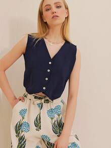 Women Navy Sleeveless Knit Top Designed For Elegant Everyday Styling And Refined Warm-Weather Looks. - Navy Blue - View 5