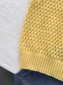 Áo vest len nữ cổ chữ V khoét rỗng, hơi xuyên thấu, dáng dài vừa phải. - Màu vàng - Xem 7
