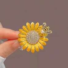 1pc Vintage Enamel Sunflower Brooch, Exquisite Bee & Daisy Lapel Pin, Unique Design Accessory For Suit - Yellow - View 4