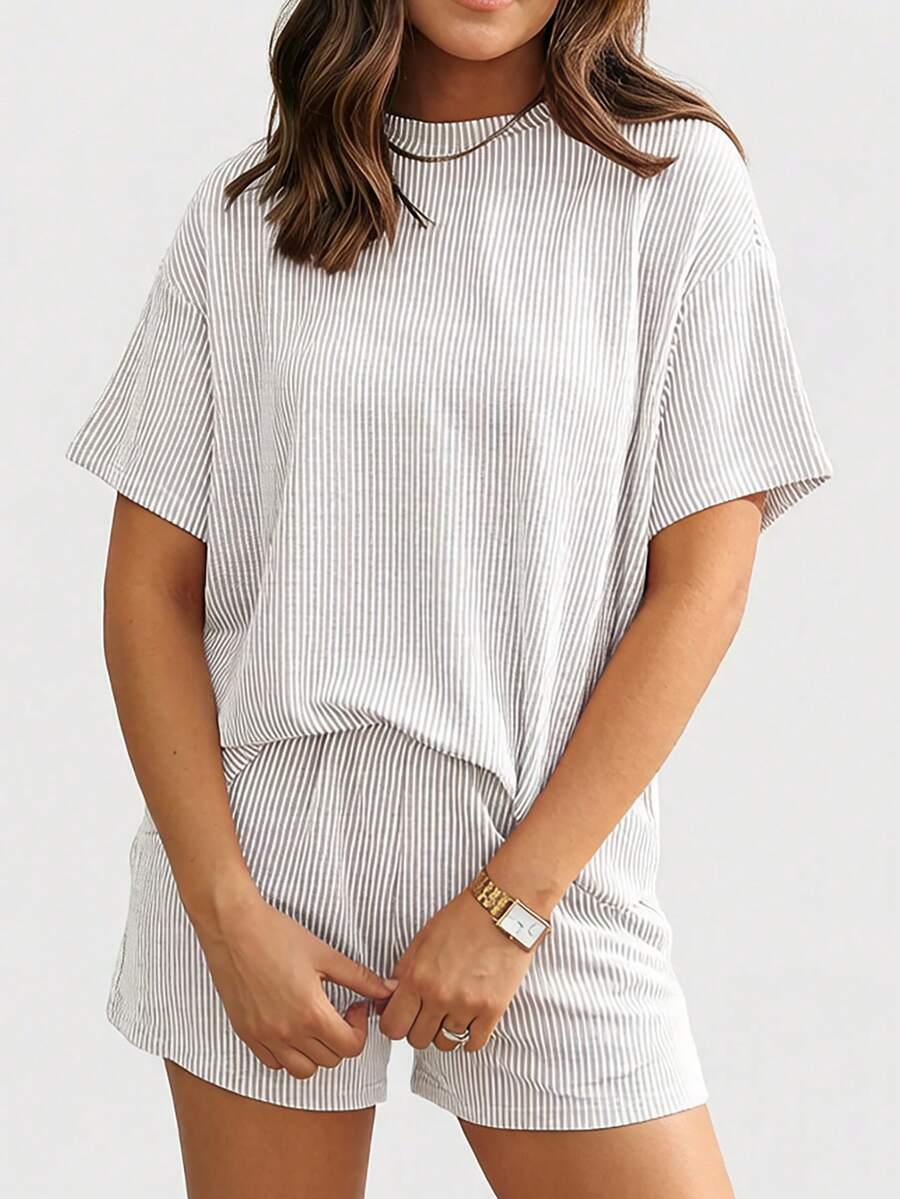 ASVIVID Bộ đồ thể thao nữ gồm áo thun và quần short dệt kim cổ tròn tay ngắn dáng rộng, kiểu dáng thường ngày. - trắng - Xem 1