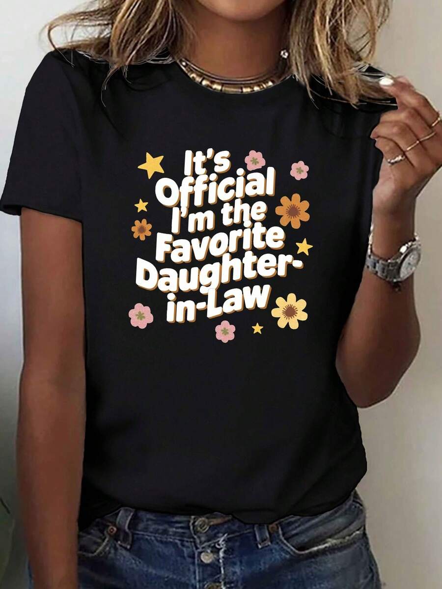Women's Funny "It's Official I'm The Favorite Daughter-In-Law" T-Shirt - Cheerful Floral And Star Graphic Print, Casual Red Short Sleeve Lettering Tee, Humorous Family Gift For Daughters-In-Law - 黑色 - 查看 1