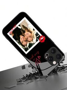 1 carcasă de telefon personalizabilă cu fotografie și text, cu design minimalist cu buze roșii, material din sticlă securizată, compatibilă cu 17 ProMax/17 Air/15/16 Pro/14 Plus/13 Pro/12 Pro Max/11/Xs Max/8/7/6 Plus, S24 Ultra/S25 Ultra, NOTE 13/14, K40, Mi 11, cadou ideal pentru Ziua Îndrăgostiților, nuntă, aniversare pentru iubit, iubită, familie, prieteni, bunici, cupluri - Negru - Vizualizare 6