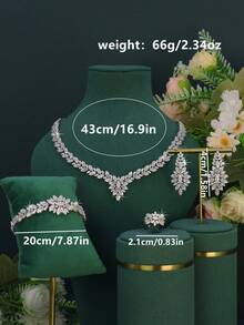 Bộ trang sức mặt dây chuyền hình học sang trọng mạ vàng trắng 5 món, đính đá Cubic Zirconia trắng thủ công, bao gồm dây chuyền, vòng tay, bông tai và nhẫn, thích hợp để đeo hàng ngày và làm quà tặng đám cưới, kỷ niệm ngày cưới (Đi kèm hộp quà vàng cao cấp). - Bộ mặt dây chuyền hình học - Xem 3