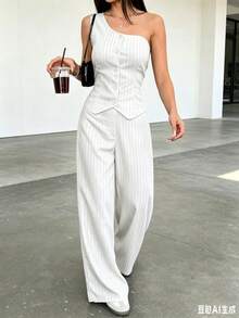 Elegant Women's Linen Ensemble, Consisting Of A Sleeveless Tank Top With An Asymmetrical Neckline And Front Buttons, And Wide-Leg Striped Trousers. - 白色 - 查看 8