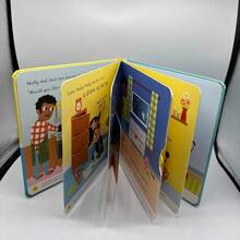 耐用、结实、小巧的忙碌学习材料，非常适合学习英语。互动漫画色彩鲜艳，插图生动有趣，可折叠页面设计，阅读乐趣无穷。 - 彩色 - 查看 9