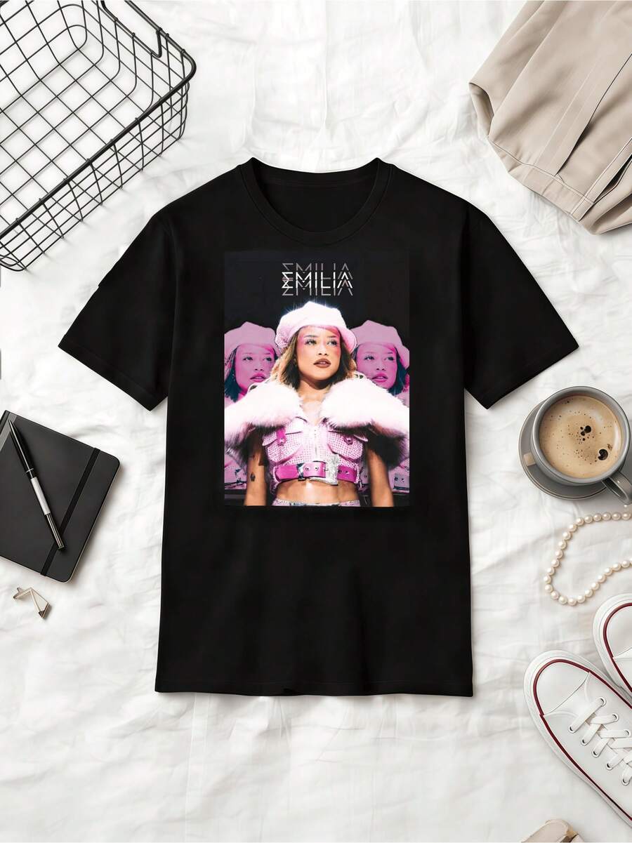 Emilia Mernes Pink Stage Outfit Collage Fan Cotton Summer Short Sleeve T-Shirt - 黑色 - 查看 1