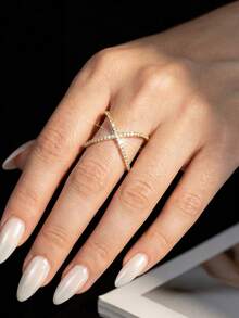1 chiếc nhẫn bạc 925 nạm kim cương hình chữ X 0.006ct và đá Moissanite, thanh lịch và sang trọng, thích hợp làm quà tặng đính hôn, cưới, quà tặng bạn bè, sinh nhật, kỷ niệm, trang sức cô dâu. - Nhẫn moissanite hình chữ X - Xem 4