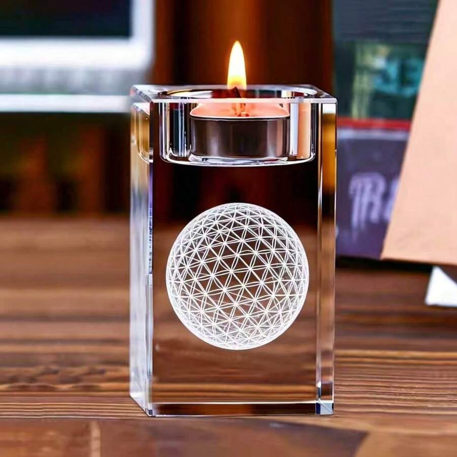 1 chiếc đế nến tealight vuông khắc hình Hoa Sự Sống bằng pha lê K9 (10cm/8cm), thủy tinh trong suốt không chì, khắc laser 3D tạo nên vẻ huyền bí và sang trọng. Pha lê vuông trong suốt với họa tiết Hoa Sự Sống tinh xảo mang lại hiệu ứng khúc xạ ánh sáng tuyệt đẹp và các chi tiết sắc nét. - A - Xem 1