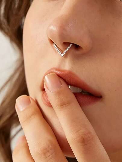 1 sztuka biżuterii do piercingu nosa z intarsją w kształcie łezki. Wykonana ze stali nierdzewnej. Biżuteria do przegrody nosowej. Akcesoria do piercingu ciała, w tym kolczyki/kolczyki do nosa/wargi i złote kolczyki. Nadaje się na co dzień, lato, spotkania towarzyskie, Halloween, randki, Walentynki, Wielkanoc, Boże Narodzenie, okres ukończenia szkoły.