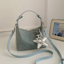 Sac à bandoulière polyvalent en matériau durable, sac confortable avec des détails distinctifs et un look frais. - Argent avec pendentif - Voir 10