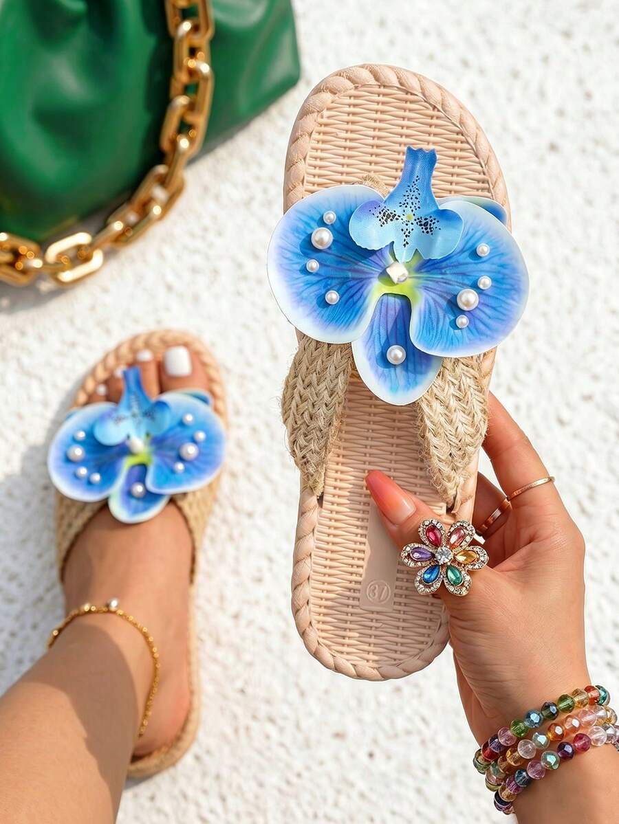 planare Dép xăng đan nữ thời trang mùa hè, đế EVA chống trượt, họa tiết hoa 3D và ngọc trai, kiểu dáng slip-on, mũi tròn, màu mơ + hoa xanh (hướng hoa ngẫu nhiên), dép xăng đan thanh lịch, dép đi biển, giày bệt nữ, dép xỏ ngón nữ. - Hoa mơ và hoa màu xanh lam - Xem 1