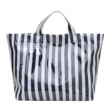 BAILEE Một chiếc túi tote thời trang mới làm từ chất liệu PVC, phối màu đa sắc sọc. Thiết kế rộng rãi, phù hợp để đựng máy tính bảng, mũ chống nắng, ô dù và nhiều vật dụng khác. Lý tưởng cho việc đi lại hàng ngày, mua sắm, du lịch, chụp ảnh và phối đồ. Là món quà sinh nhật, quà tặng ngày lễ hoặc quà bất ngờ tuyệt vời cho gia đình, bạn bè hoặc người thân yêu. - Nhiều màu - Xem 17