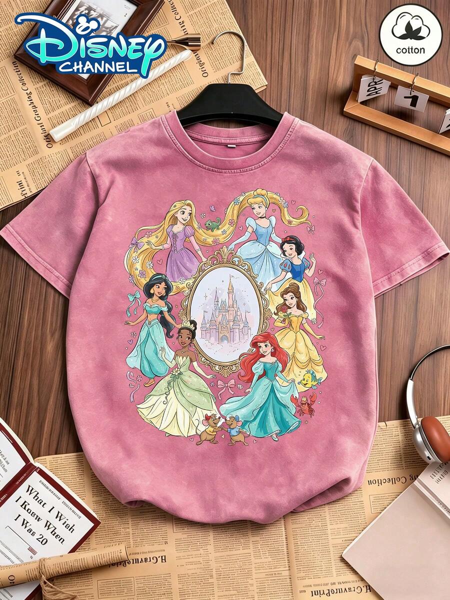 Disney Official Authorization | 100% Washed Cotton Vintage Short-Sleeve T-Shirt. Printed With Patterns Of Rapunzel, Cinderella, Snow White, Jasmine, Belle, Tiana And Ariel. Adopting A Unisex Loose-Fit Design, It Is Suitable For Disney Fans Of All Ages And An Ideal Choice For Vacations, Outings And Daily Casual Wear. - Màu Hồng Tươi - Xem 1