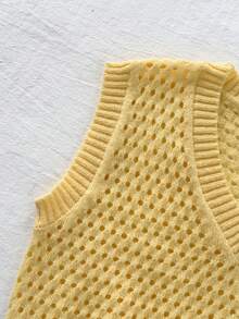 Áo vest len nữ cổ chữ V khoét rỗng, hơi xuyên thấu, dáng dài vừa phải. - Màu vàng - Xem 8
