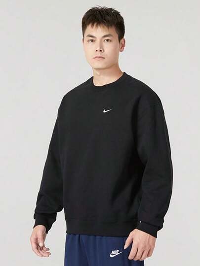 Áo nỉ chui đầu Nike Solo Swoosh mềm mại và thoải mái, màu trơn dành cho nam.