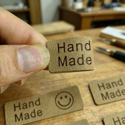 20 piezas de etiquetas cosidas a mano, etiquetas hechas a mano de cuero sintético suave para manualidades de ropa DIY, tejido, ganchillo, accesorios de costura