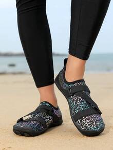 Chaussures de sport extérieur pour femmes, chaussures d'eau respirantes, chaussures d'été à enfiler, chaussures de randonnée pieds nus, convenant pour la gym, la plage, la navigation, les ruisseaux, le surf, les fêtes nautiques - noir brillant - Voir 3