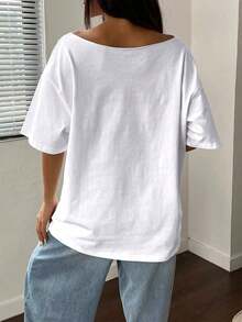 Women's Casual Loose Fit T-Shirt, White With Maroon Details, Asymmetrical Neckline, Plus Size - 白色 2 - 查看 2