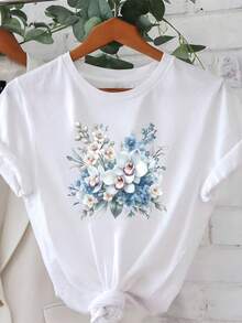 A Stylish And Casual Women's Crew Neck T-Shirt With A Soft Floral Print, Perfect For Spring And Summer. Ideal For Casual Wear, Shopping, Meetings, And Commuting, It Offers Versatility And Elegance: A Unisex Short-Sleeved, Crew Neck T-Shirt Made Of Loose-Fitting Cotton With An Urban Vintage Style. - 白色 - 查看 7