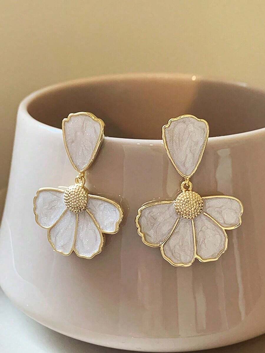 Andkiss 1 Pair Floral Design Fresh Earrings Suitable For Daily Matching - 白色 - 查看 1